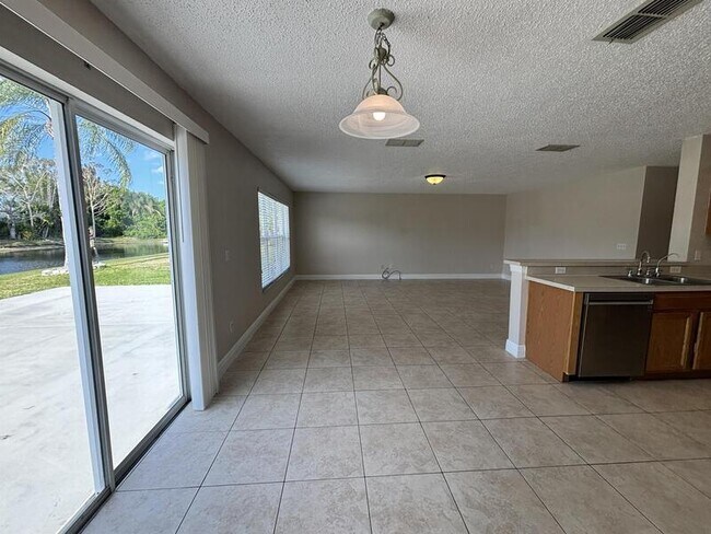 Building Photo - 15133 Moultrie Pointe Rd