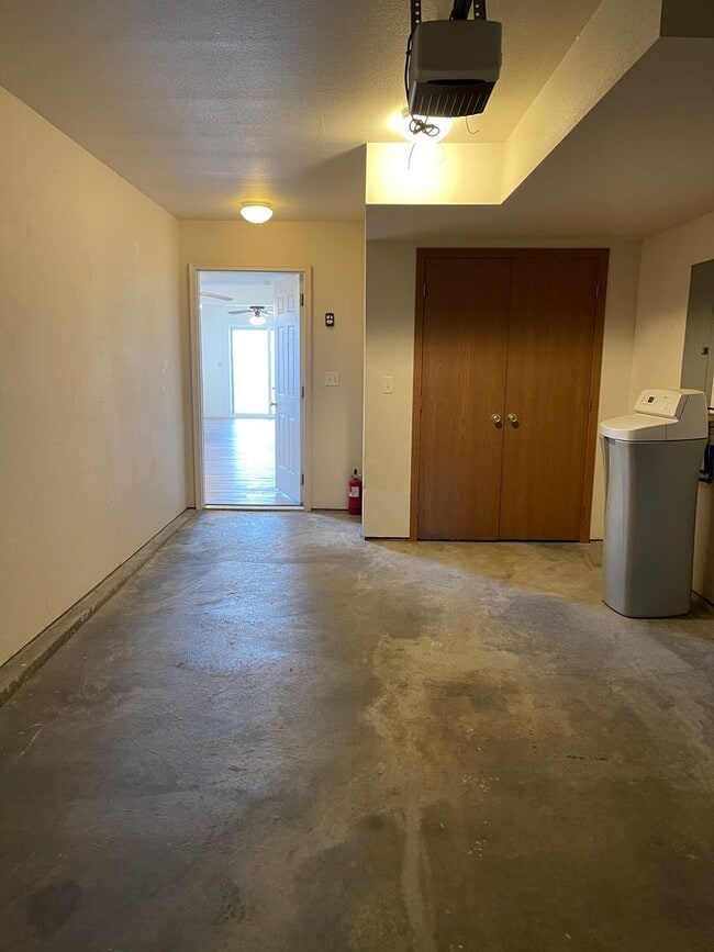 Building Photo - 16830 Huntington Ln