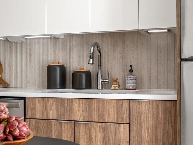 Building Photo - 87 Oxford St