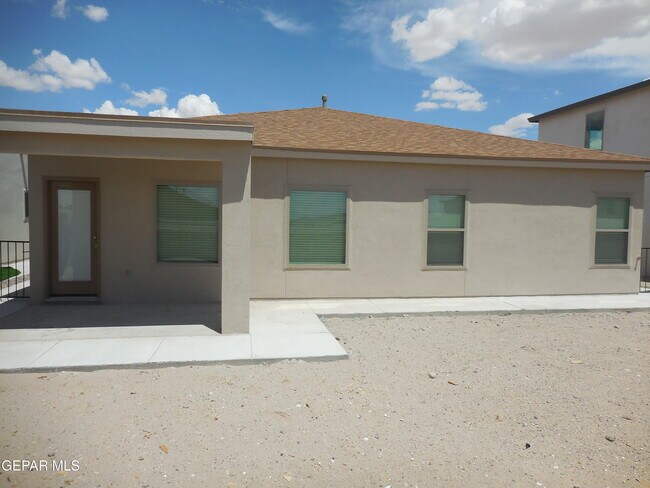 Building Photo - 561 Oakmont