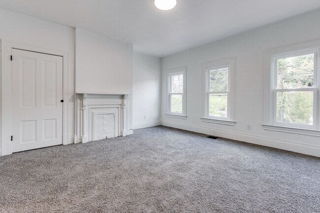 Building Photo - 2637 S 18th St