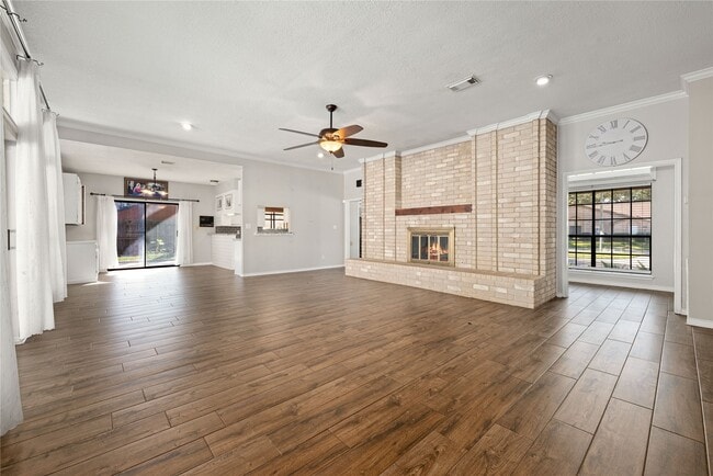 Building Photo - 303 Narcissus St