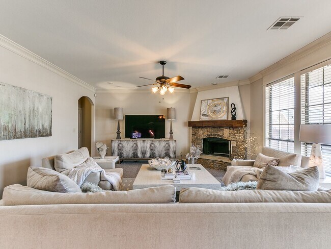Building Photo - Gorgeous 2 Story Home In Bixby Schools!