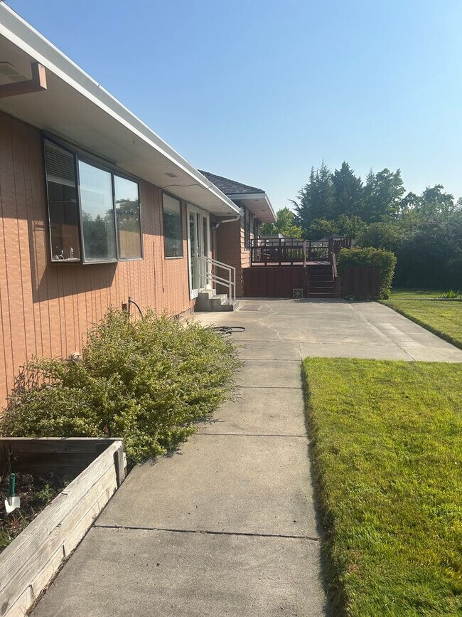 Building Photo - 2774 Jessica Cir