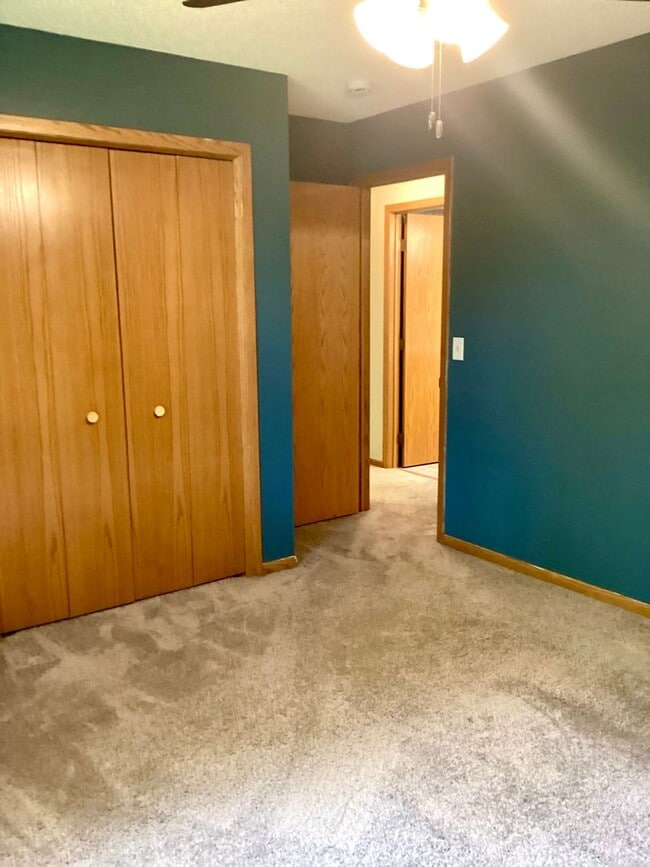 Building Photo - 3BR, 1BA Rambler