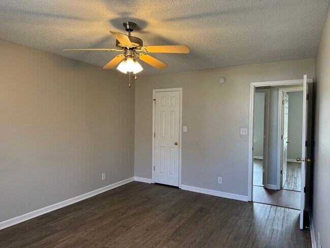 Building Photo - Lovely 3 Bedroom 2 Full Bath Home with? Large Deck & Fenced in Back?yard!