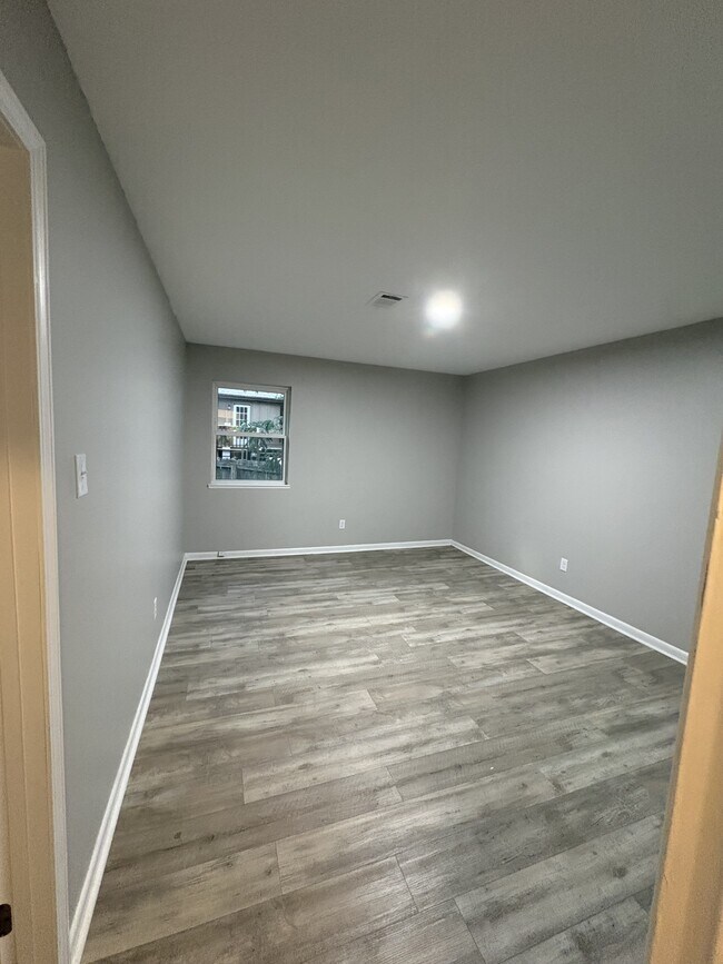 Building Photo - 11701 Southridge Dr