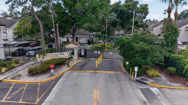 Building Photo - Cozy 3 Bedroom Available in Tampa!