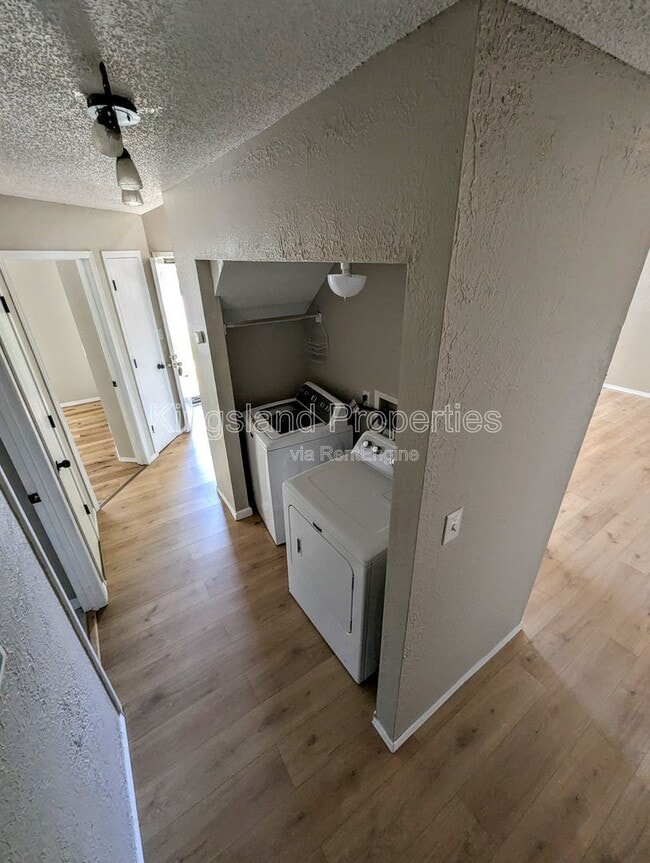 Building Photo - 2217 Wendy Way Dr