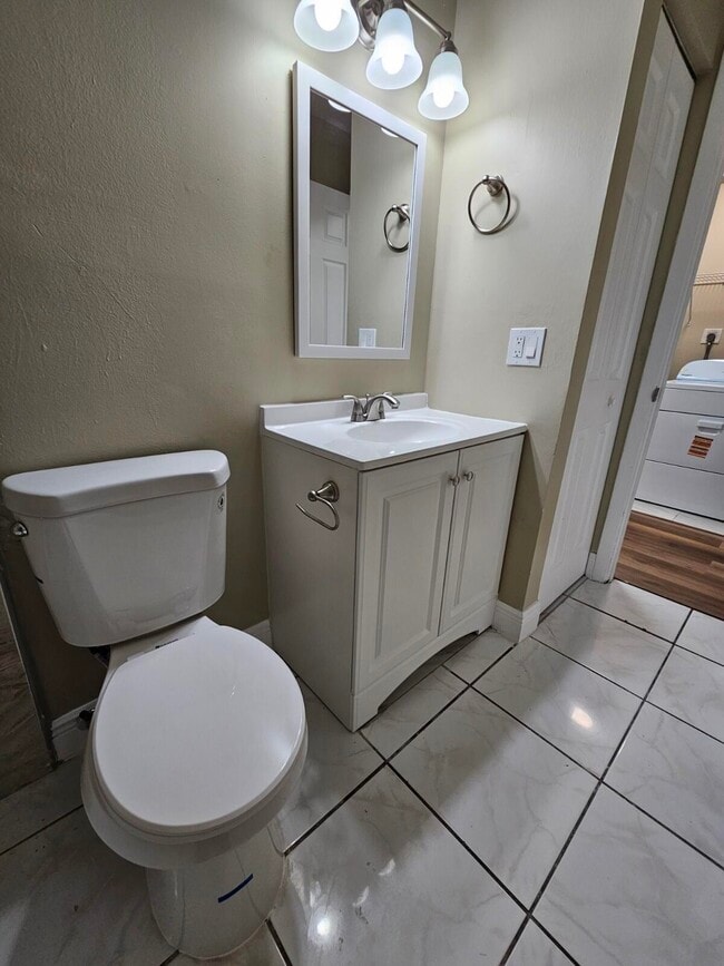 Building Photo - 4787 Orleans Ct