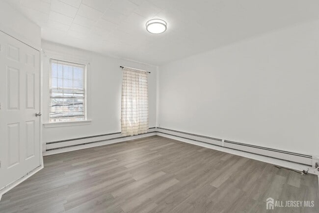 Building Photo - 23 Leick Ave