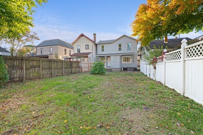 Building Photo - SCORE 50% OFF 1ST MONTH'S RENT IF SIGNED BY DEC 5! Beautiful 3 bedroom home in Beaver Falls avail...