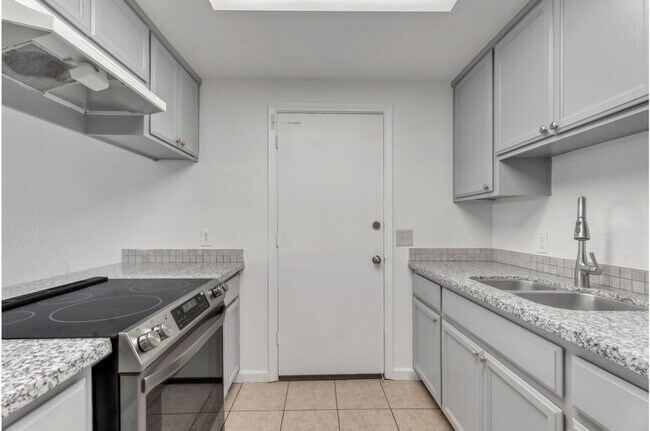 Building Photo - 3944-3944 Renick Way