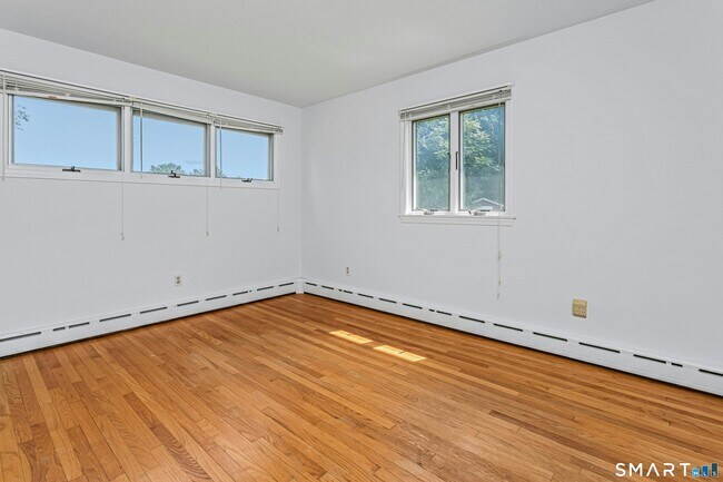 Building Photo - 67 Barclay Dr
