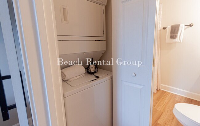 Building Photo - Furnished Unit Overlooking Golf Course