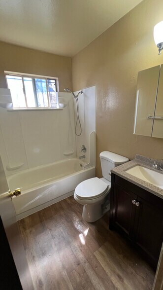 Building Photo - 738 Bedlow Dr