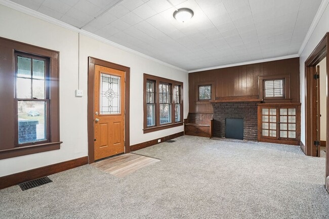 Building Photo - 3 BED 2 FULL BATH W/ OFFICE - AVAILABLE NOW