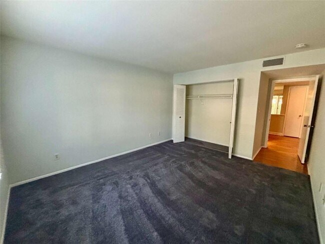 Building Photo - 57 Doranne Ct