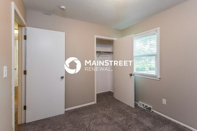 Building Photo - 3 Bedroom Pet-Friendly Home in Kansas City...