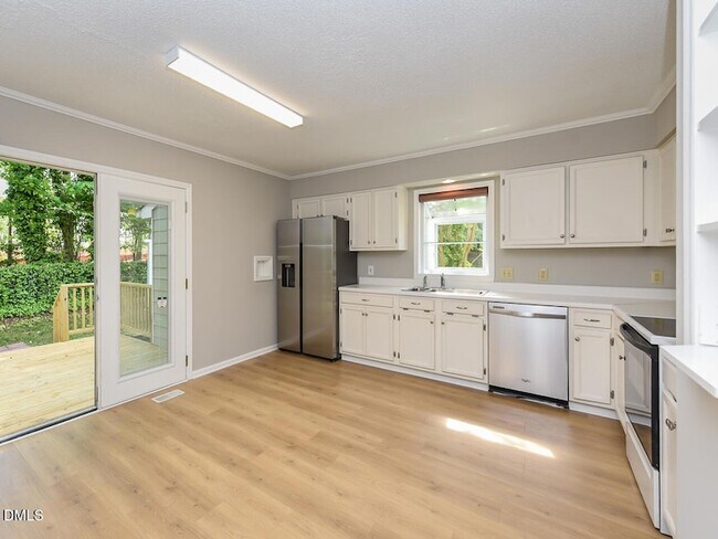 Building Photo - 4916 Royal Adelaide Way