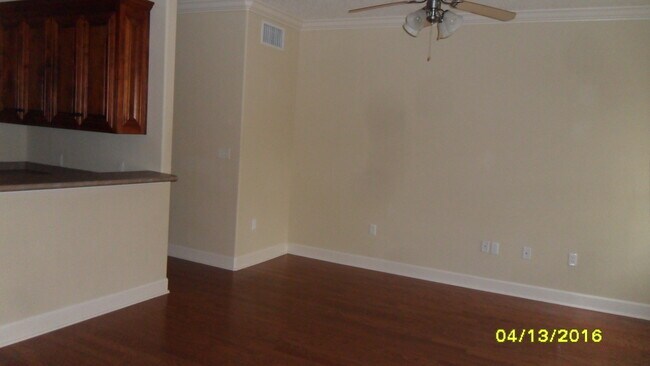 Building Photo - 3400EBarack