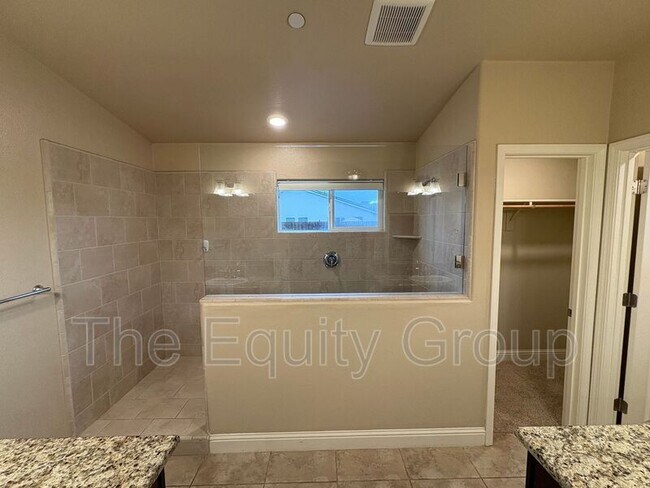 Building Photo - 4201 W Wren Ave