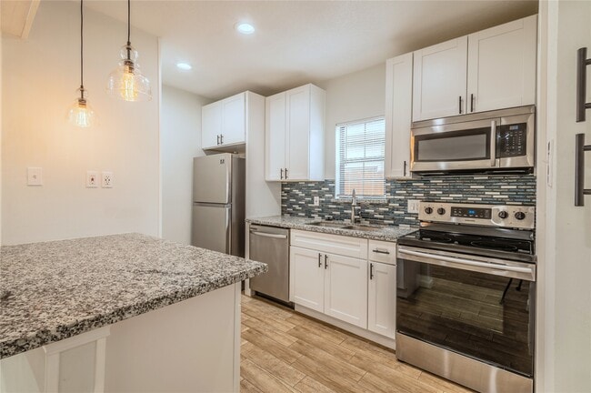 Building Photo - 2319 Rosewood St