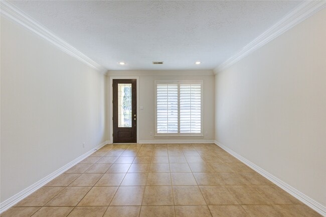 Building Photo - 2011 Spring Cedar Ln