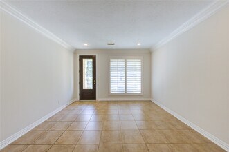 Building Photo - 2011 Spring Cedar Ln