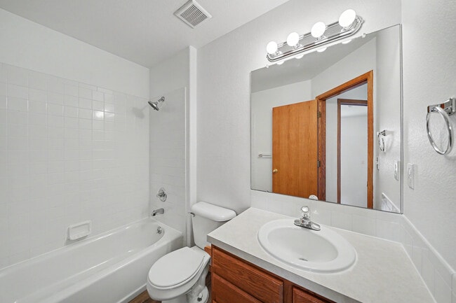 Building Photo - 2348 Forsythia Ct