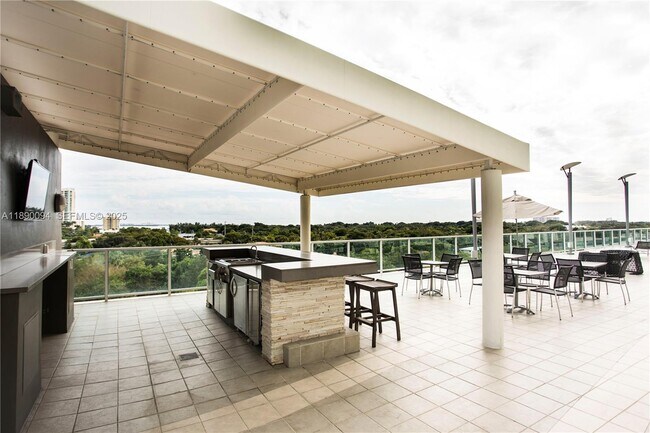 Building Photo - 2525 SW 3rd Ave