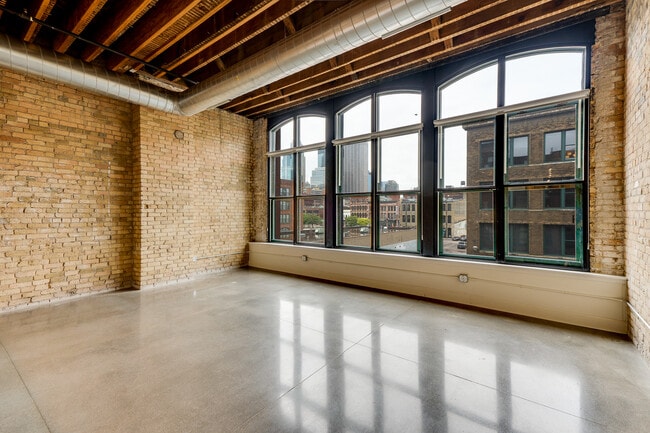 Building Photo - Smyth Lofts