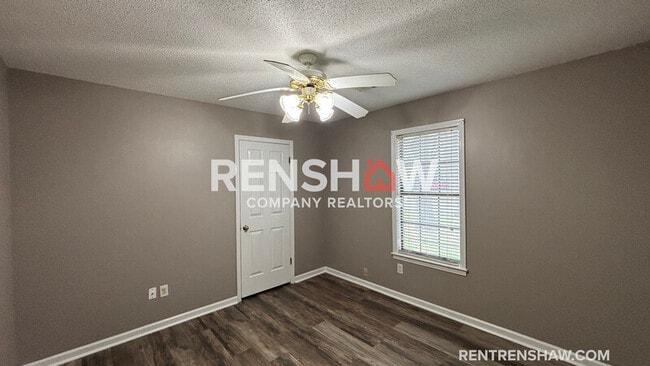 Building Photo - 2112 Pillsbury Pl