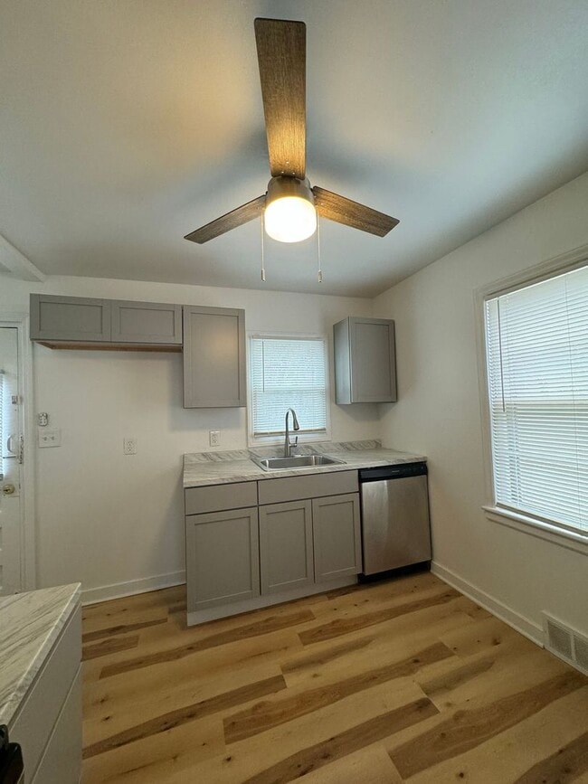 Building Photo - Cozy & Updated Duplex – Close to UMKC, Rockhurst & More