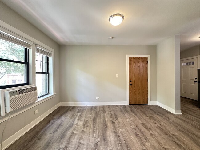 Building Photo - 436 W Belden Ave