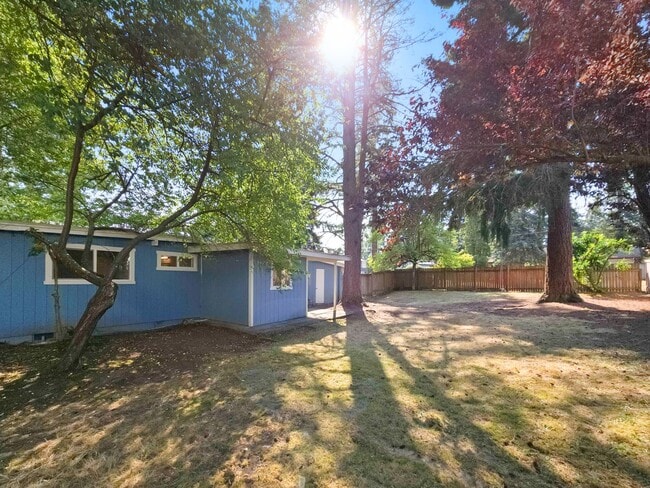 Building Photo - Bright Rambler in Prime Location