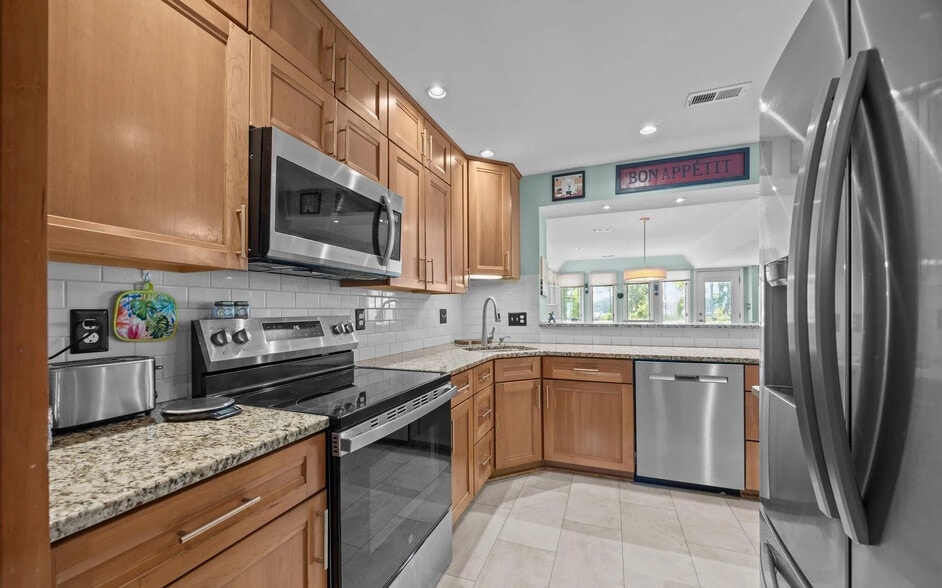 Kitchen - 117 Forecastle Ct