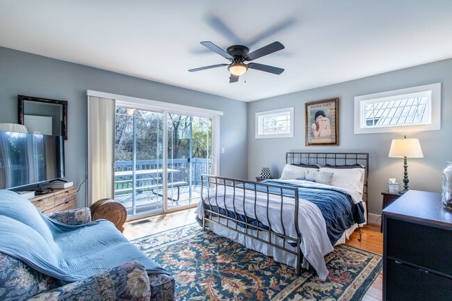 Building Photo - Fully Furnished