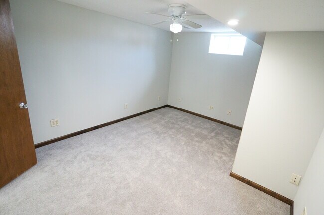Non-conforming room, with closet and an en suite bath - 12821 Westwood Ln