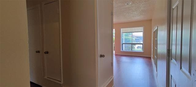 Building Photo - 2413 Royal Dr
