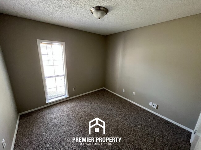 Building Photo - 5011 Tradewind Terrace