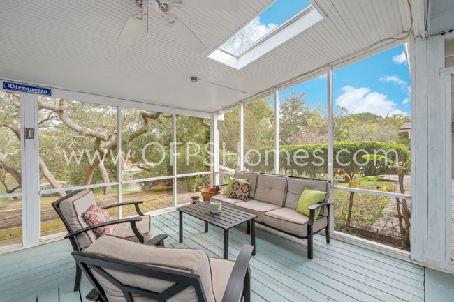 Building Photo - Bayou-Front Home w/ Dock