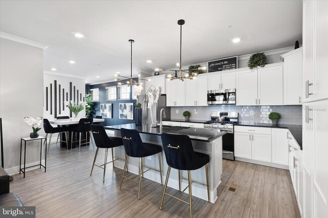 Building Photo - 5680 Lewis Carroll Dr