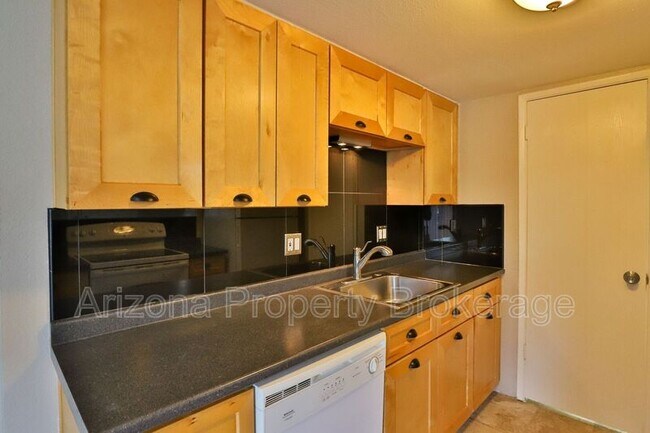 Building Photo - 851 E Cochise Dr