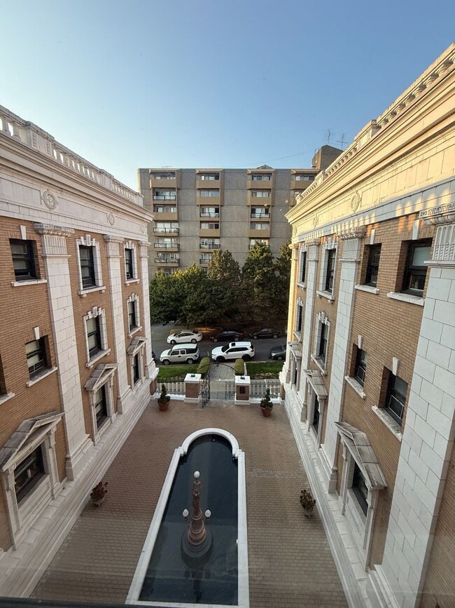 Building Photo - De la Mar