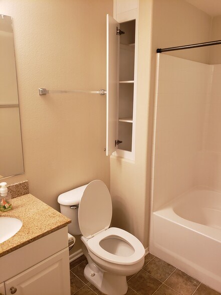 Bathroom - 2264 Watermarke Pl