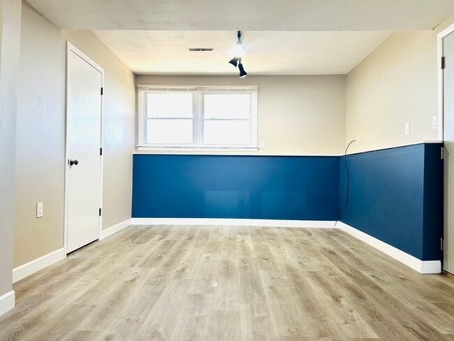 Building Photo - MOVE IN SPECIAL - 1/2 Off Move in Rent