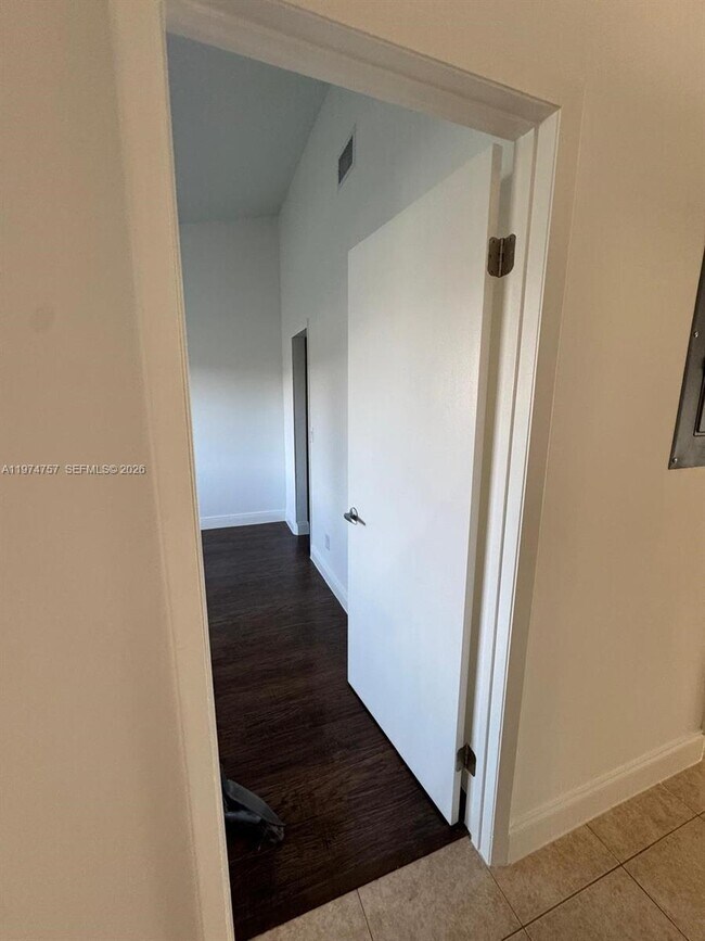 Building Photo - 5763 N Park Rd