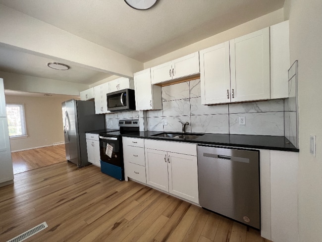 Building Photo - Completely Renovated Three Bedroom Apartment