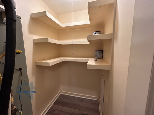 Building Photo - 403 W 41st St